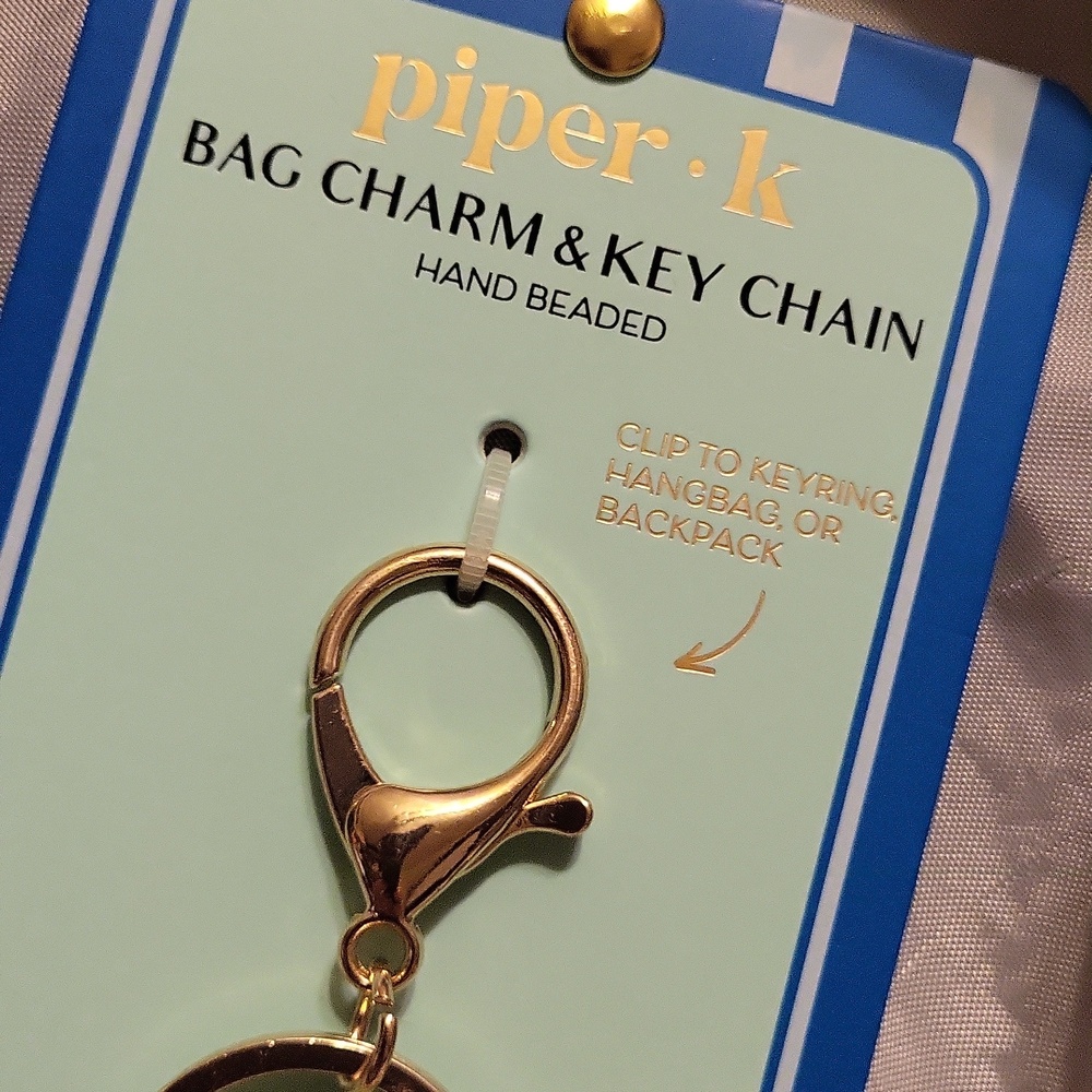Piper K Gold and Pearl Shell Bag Charm Keychain Bnwt HL Rt Tp - Picture 2 of 3